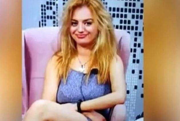 Пияната водеща остана без работа